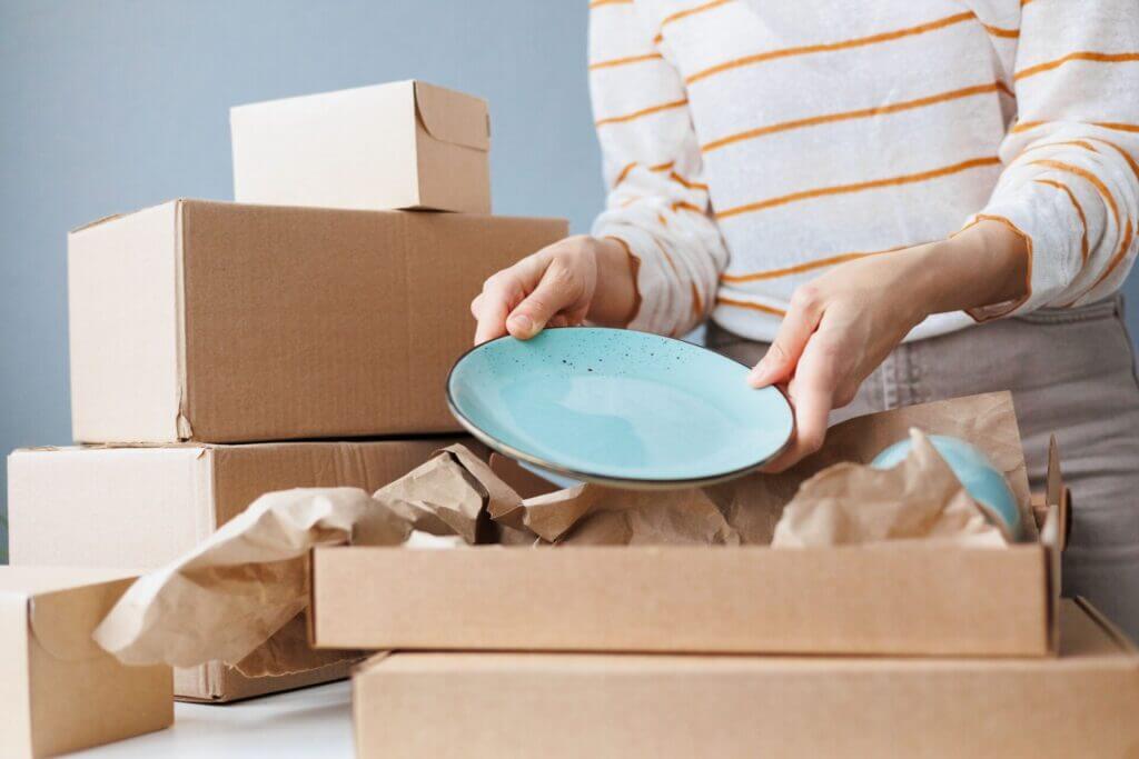 how to pack dishes for moving